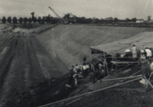 19640000 AVELEY 01.jpg
